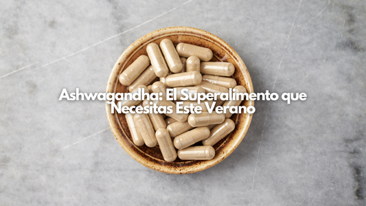 Ashwagandha en polvo con fondo veraniego, suplemento natural para reducir el estrés
